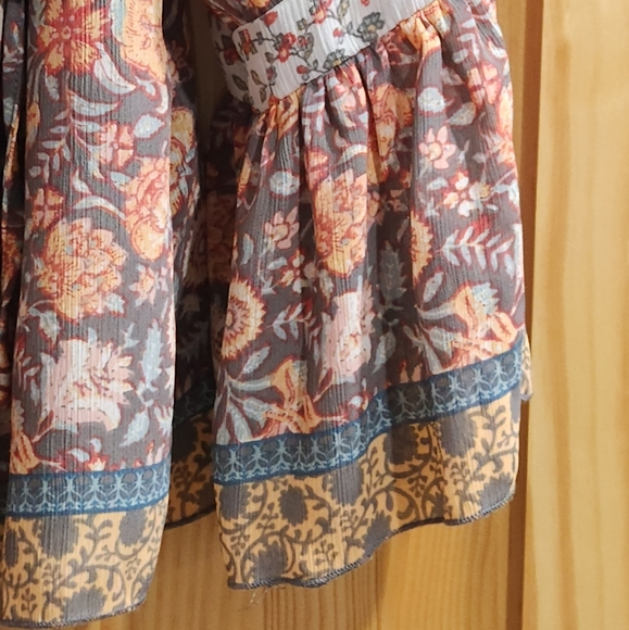 Jessica Simpson: Off the Shoulder Floral Mixed Colors Bell Sleeves Top - Picture 6 of 9